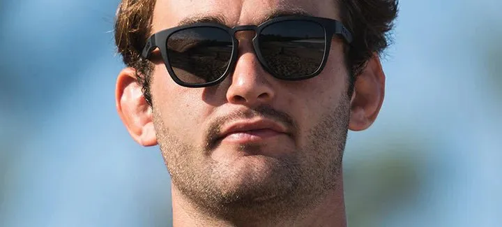 Tifosi Sunglasses Smirk - Blackout/Smoke Tint