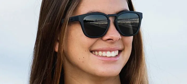 Tifosi Sunglasses Smirk - Blackout/Smoke Tint